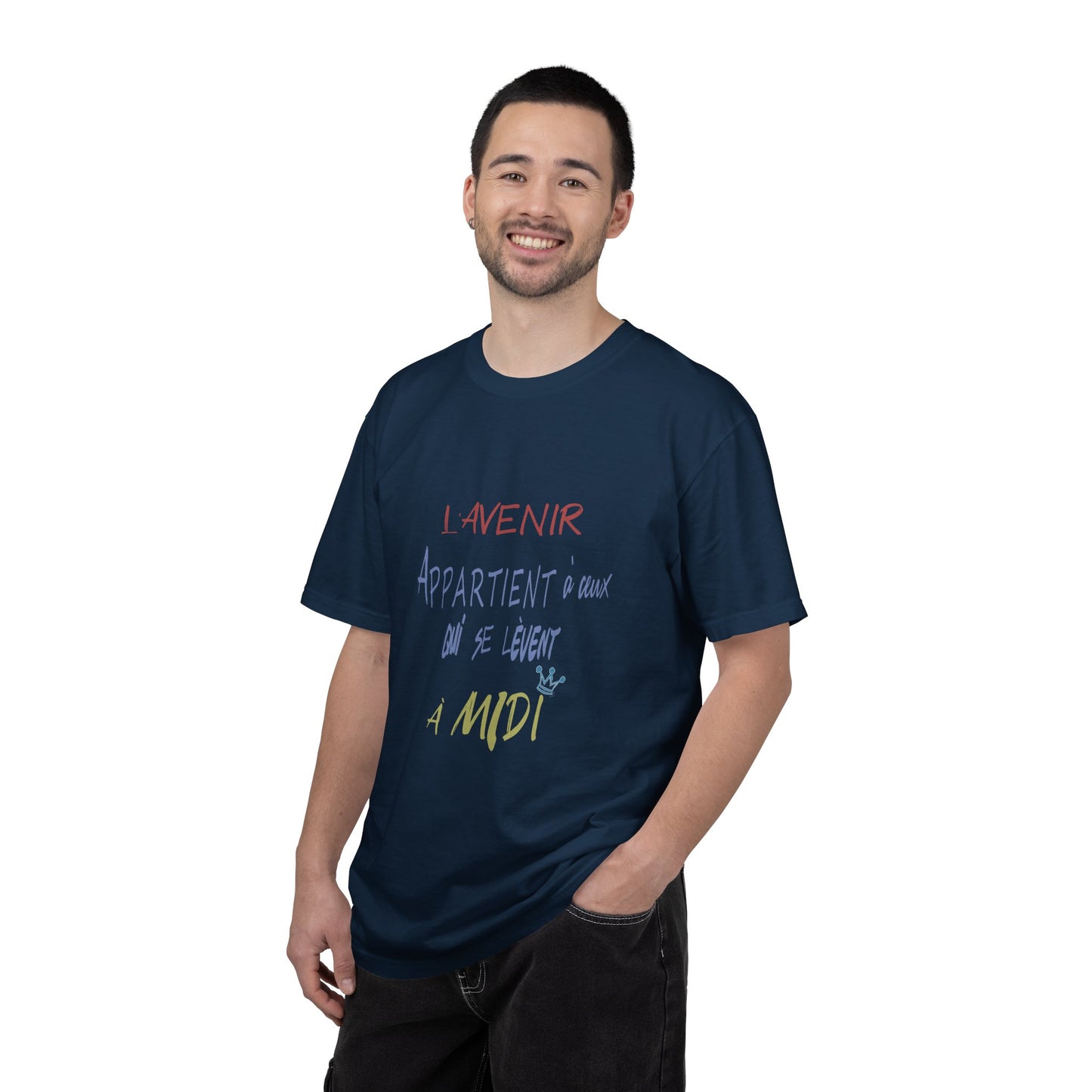 (fy) Relax il est midi. Unisex.  Garment-Dyed T-shirt