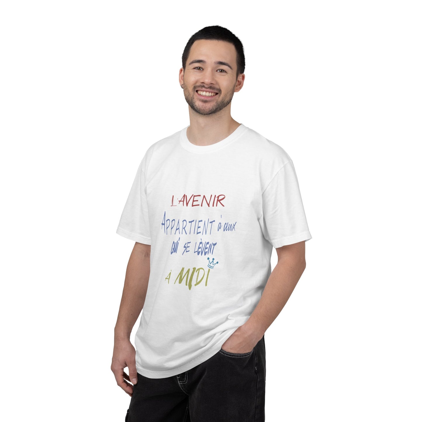 (fy) Relax il est midi. Unisex.  Garment-Dyed T-shirt
